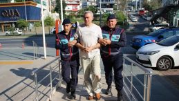 Alanya&rsquo;da Eşini Bı&ccedil;aklayan Rus Uyruklu Zanlı Adliyeye Sevk Edildi