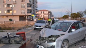 Alkoll&uuml; S&uuml;r&uuml;c&uuml; 3 Ara&ccedil;ta Hasara Neden Oldu: Sağlık G&ouml;revlisine "Beni Morgalığa G&ouml;t&uuml;r&uuml;n" Dedi