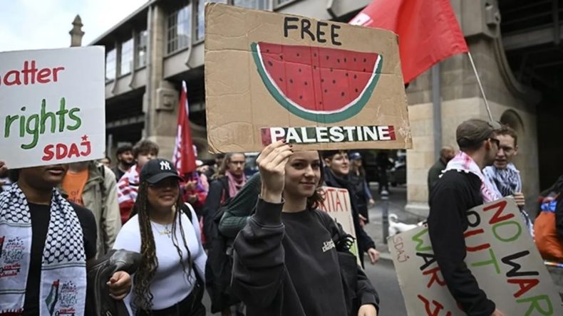 Almanya’da Aktivistler İsrail’e Silah Satışına Karşı Eylem Düzenledi