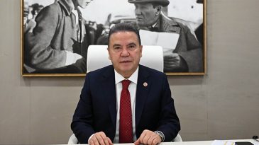 Ameliyat S&uuml;reci Başladı | Muhittin B&ouml;cek Hastaneye Kaldırıldı