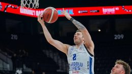 Anadolu Efes, Bayern Münih'i Antalya'da Yendi