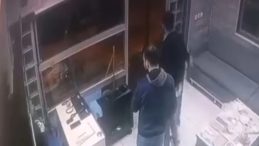 Ankara'da Korku Dolu Anlar! Taksi Şof&ouml;r&uuml;yle Tartışan Yolcu 3 El Ateş Etti