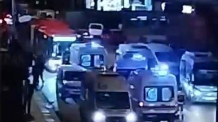 Ankara'da Otomobil Durağa Daldı, &Ccedil;ok Sayıda Yaralı Var