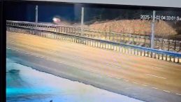 Ankara’da Kontrolden Çıkan Araç Bariyerlere Çarptı: Kaza Anı Güvenlik Kamerasına Yansıdı