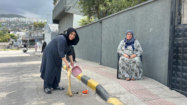 Annesi Hastalandığında Temizliğe Devam Etti! '10 Yıldır Süregelen Bir Alışkanlık'