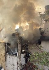 Antalya'da Korkutan Yangın: Yaşlı &Ccedil;ift Alevlerin İ&ccedil;inde Kaldı!