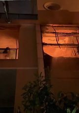 Antalya'da mumdan &ccedil;ıkan yangın evi sardı: Anne, oğlu ve kedisinin canını zor kurtardı! Komşuların m&uuml;dahalesi ise&hellip;