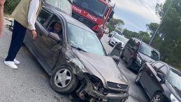 Antalya'da Taksi Ara&ccedil;la &Ccedil;arpıştı: Kaza Anı G&uuml;venlik Kamerasında!