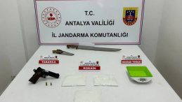 Antalya'da Uyuşturucu Operasyonu: 4 Kişi Tutuklandı