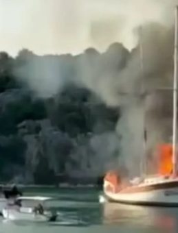 Antalya'da Yangınla Feci Şekilde Yanan Yat Denize Gömüldü!