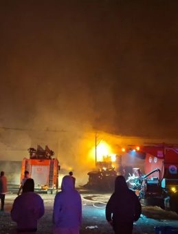 Antalya’da Paketleme Fabrikasında Yangın Çıktı