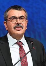 Ara Tatil Kaldırılacak mı? Bakan Tekin'den &Ccedil;arpıcı A&ccedil;ıklamalar!