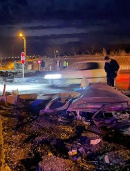 Araçların Paramparça Olduğu Kazadan Sağ Kurtuldular