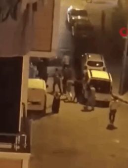 Arnavutköy'de Taş ve Sopalarla Kavga!