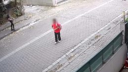 Avcılar'da 10 Yaşındaki Çocuğa Takip: Annesi Gelince Kaçtı!