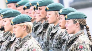 Avrupa&rsquo;da Kadınlar Askerlik İ&ccedil;in Davet Ediliyor