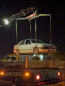 Aydın'da Otomobil Sulama Kanalına Devrildi