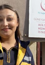 Babasının b&ouml;breğiyle hayata tutunan ATT Aleyna, şimdi başkalarının hayatını kurtarıyor