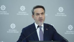 Bakan Bayraktar: G&uuml;neş ve r&uuml;zgarda kurulu g&uuml;c&uuml;m&uuml;z 38 bin megavata ulaştı