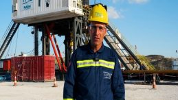 Bakan Bayraktar Hikayesini Paylaştı: Ağabeyinin Şehit Olduğu Gabar'da Petrol Sahasında Çalışmaya Başladı