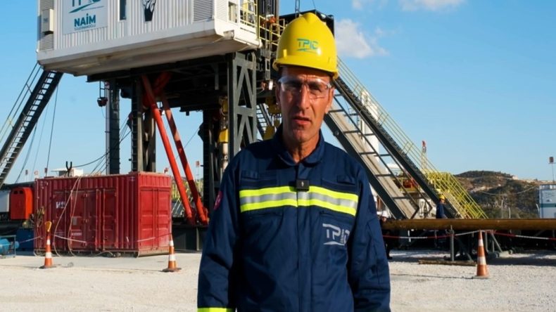 Bakan Bayraktar Hikayesini Paylaştı: Ağabeyinin Şehit Olduğu Gabar'da Petrol Sahasında Çalışmaya Başladı