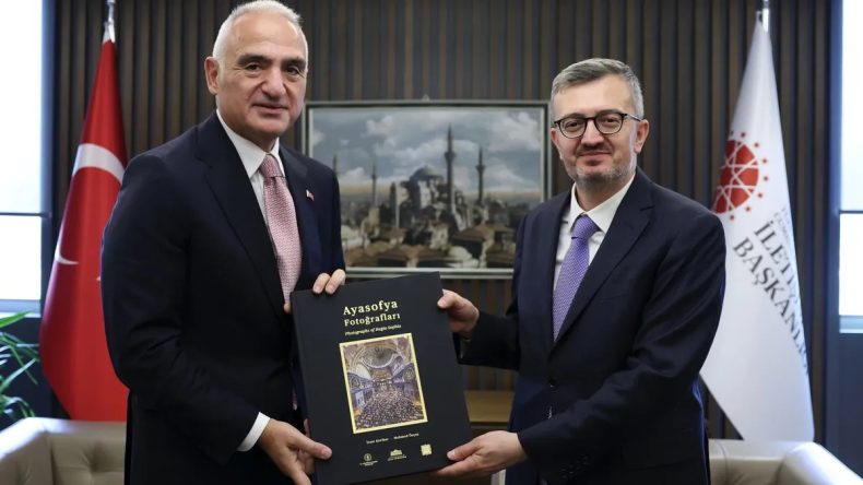 Bakan Ersoy'dan İletişim Başkanlığı'na Ziyaret