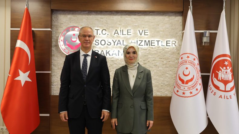 Bakan G&ouml;ktaş, KKTC &Ccedil;alışma ve Sosyal G&uuml;venlik Bakanı Hasipoğlu ile g&ouml;r&uuml;şt&uuml;