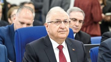 Bakan G&uuml;ler: PKK silahlarını teslim etmeli