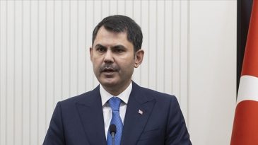 Bakan Kurum: Sındırgı'da 760 bağımsız b&ouml;l&uuml;m&uuml;n hasarlı olduğunu tespit ettik