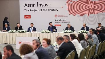 Bakan Kurum, Yerli ve Yabancı Gazetecilere Asrın İnşa Seferberliğini Anlattı: Muazzam Bir Koordinasyon ile &Ccedil;alışıyoruz