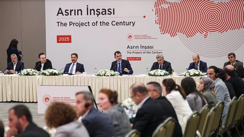 Bakan Kurum, Yerli ve Yabancı Gazetecilere Asrın İnşa Seferberliğini Anlattı: Muazzam Bir Koordinasyon ile Çalışıyoruz