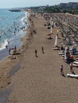 Bakan Mehmet Nuri Ersoy Duyurdu! Antalya, Ziyaretçi Rekoru Kırdı: Tam 2 Milyon 216 Bin 554 Turisti Ağırladı!