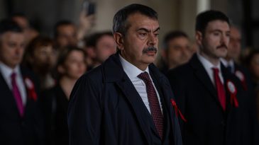 Bakan Tekin, 81 ilden gelen &ouml;ğretmenlerle Anıtkabir'i ziyaret etti