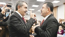 Bakan Tekin: &Ouml;ğretmen başına 15 &ouml;ğrenci d&uuml;ş&uuml;yor