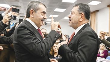 Bakan Tekin: &Ouml;ğretmen başına 15 &ouml;ğrenci d&uuml;ş&uuml;yor