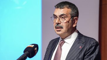 Bakan Tekin ve &Ouml;ğretmenler CNN T&Uuml;RK'e Konuk Oldu