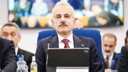Bakan Uraloğlu: &Ccedil;&ouml;ken binayla metronun ilgisi yok