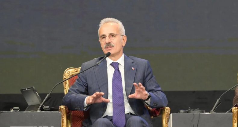 Bakan Uraloğlu Mısır'da Türkiye'nin ulaştırma vizyonunu anlattı