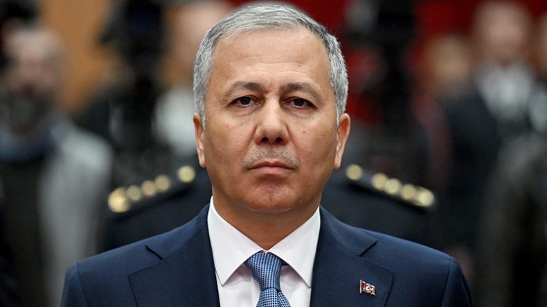 Bakan Yerlikaya: 687 Düzensiz Göçmen Yakalandı