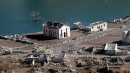 Baraj Suları Çekilince Tarihi Kalıntılar Ortaya Çıktı