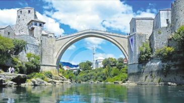 Barışın Simgesi Mostar, G&uuml;&ccedil;l&uuml; Bir Şekilde Ayakta Duruyor