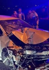 Bariyerlere &Ccedil;arpan Otomobildeki Kadın Hayatını Kaybetti