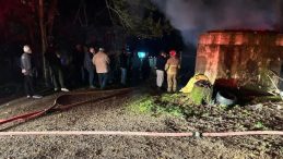 Bartın'da Garaja Yıldırım D&uuml;şt&uuml;: 2 Ara&ccedil; Yandı