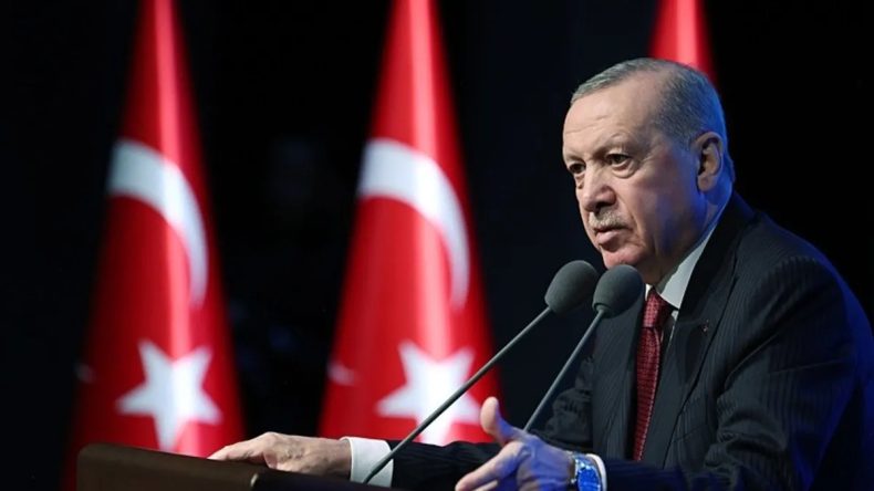 Başkan Erdoğan’dan Özgür Özel’e Sert Yanıt: "Ağzından Çıkanı Kulağı Duymayan Zavallı"