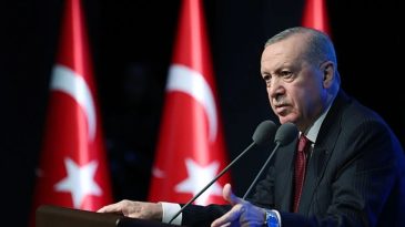Başkan Erdoğan&rsquo;dan &Ouml;zg&uuml;r &Ouml;zel&rsquo;e Sert Yanıt: "Ağzından &Ccedil;ıkanı Kulağı Duymayan Zavallı"