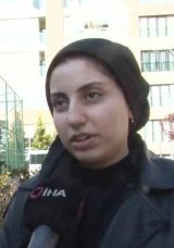 Baş&ouml;rt&uuml;l&uuml; &uuml;niversite &ouml;ğrencisine hocasından ağza alınmayacak hakaretler: Temizlik&ccedil;iye benziyorsun, a&ccedil;ılmana yardımcı olabilirim