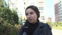 Baş&ouml;rt&uuml;l&uuml; &uuml;niversite &ouml;ğrencisine hocasından ağza alınmayacak hakaretler: Temizlik&ccedil;iye benziyorsun, a&ccedil;ılmana yardımcı olabilirim