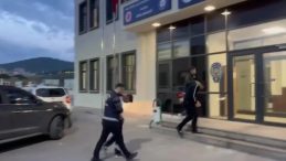Bedenleri &ccedil;ocuk ruhları canavar: İşyerini kurşunlayıp o anları kaydeden 2 &ccedil;ocuk su&ccedil;lu yakalandı