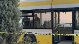 Belediye Otobüsünde Şok Olay: Eşinin Gözleri Önünde Bıçaklandı