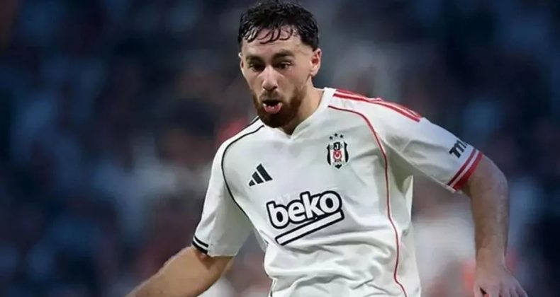 Benzin döküp evini yaktı!